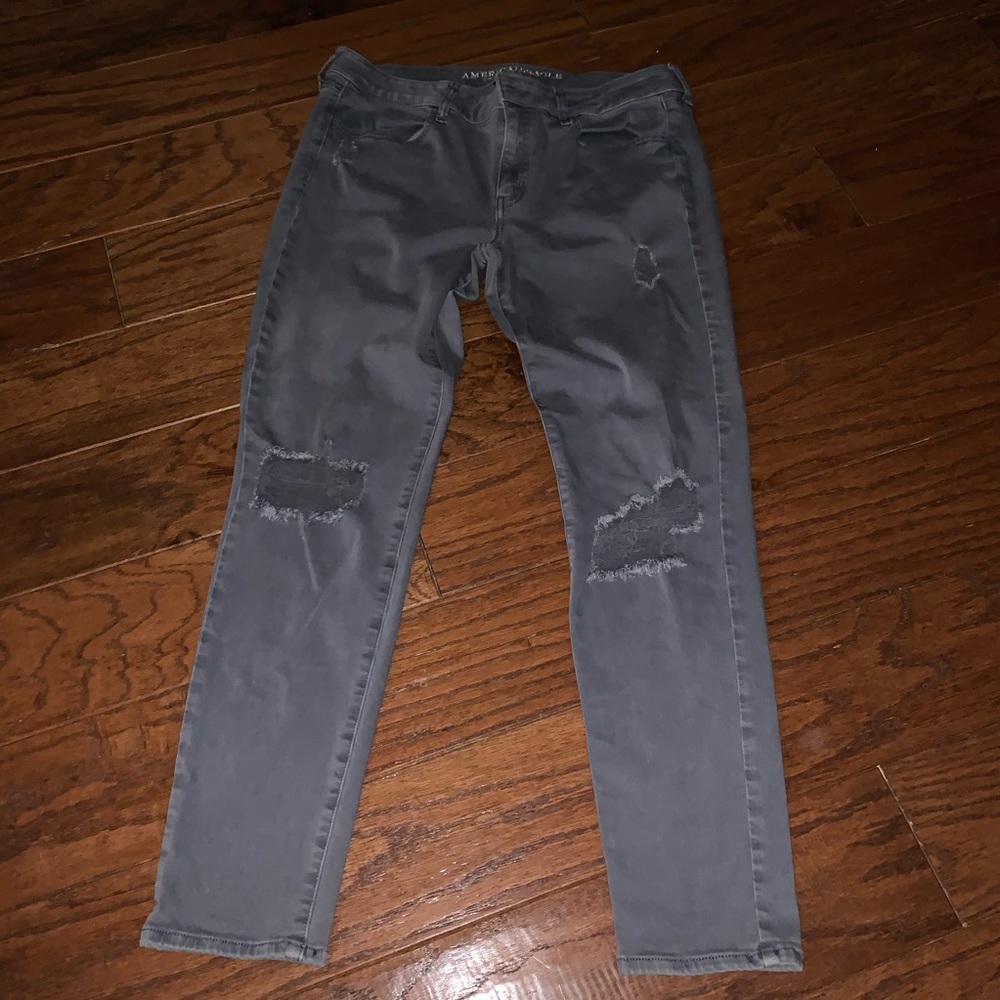 AMERICAN EAGLE DISTRESSED JEANS GREYISH COLOR